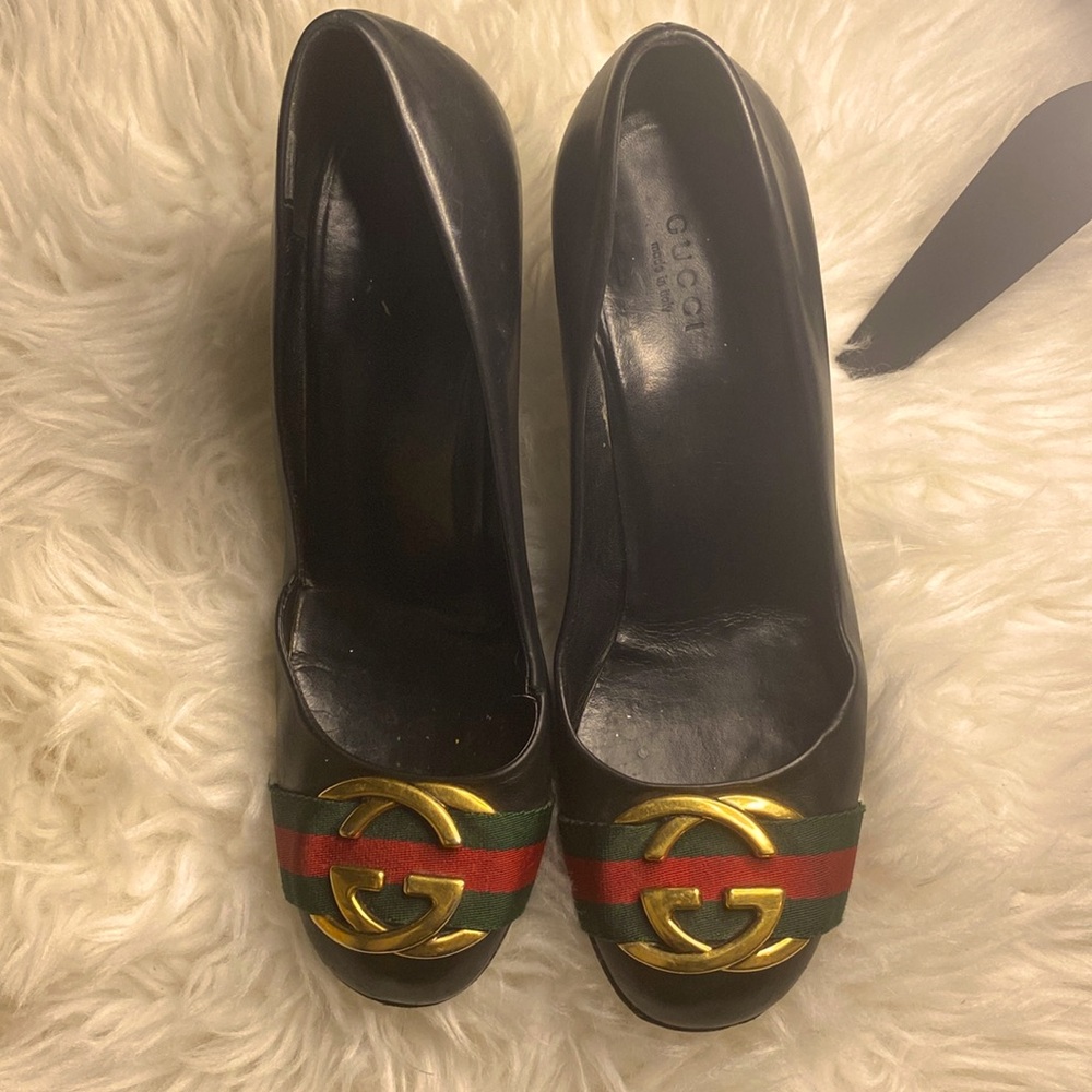 Gucci Web accent black leather pumps